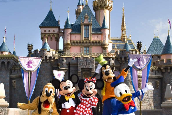 Disneyland-with-characters-and-castle_54_990x660